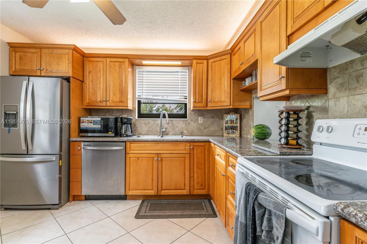 4960 E Sabal Palm Blvd , Unit 301, Tamarac, FL 33319 Photo