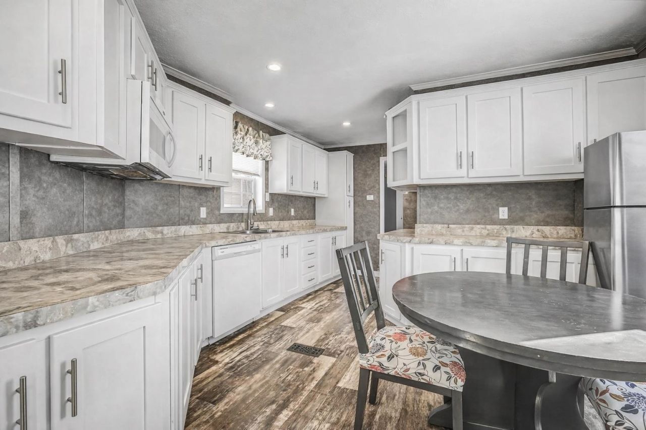 28 Woodlawn Drive, Allenstown, NH 03275 Main Photo