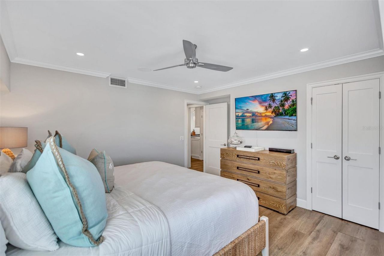 6140 Midnight Pass Road, Unit 401, Sarasota, FL 34242 Photo