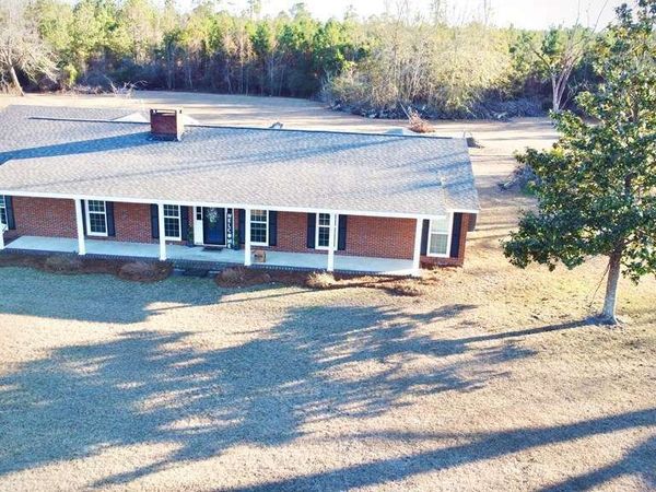 201 Burketts Ferry Road, Hazlehurst, GA 31539