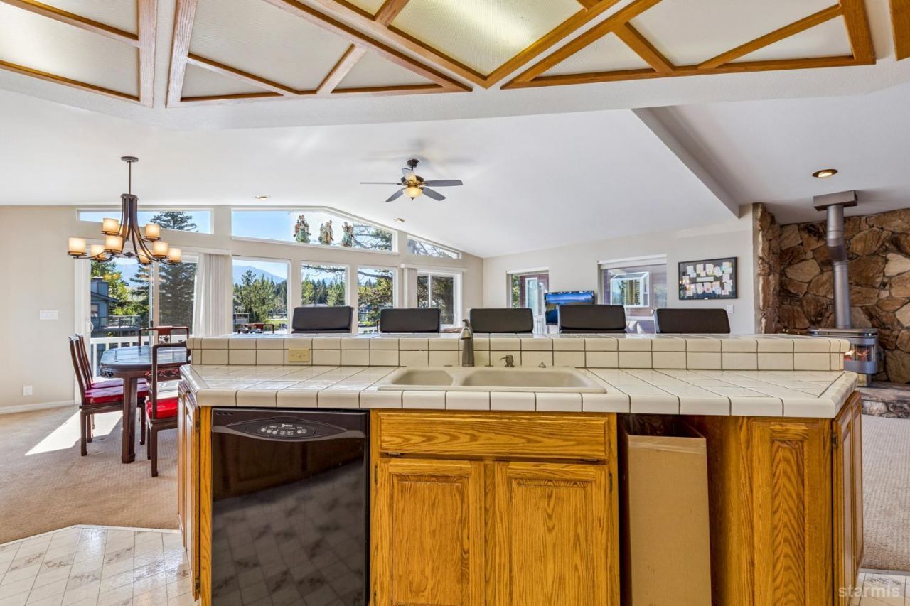 1938 Marconi Way, South Lake Tahoe, CA 96150 Photo