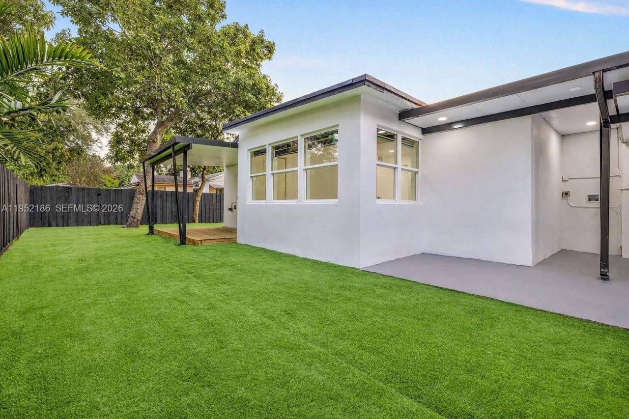 8281 NE 2nd Ct, Miami, FL 33138 Photo