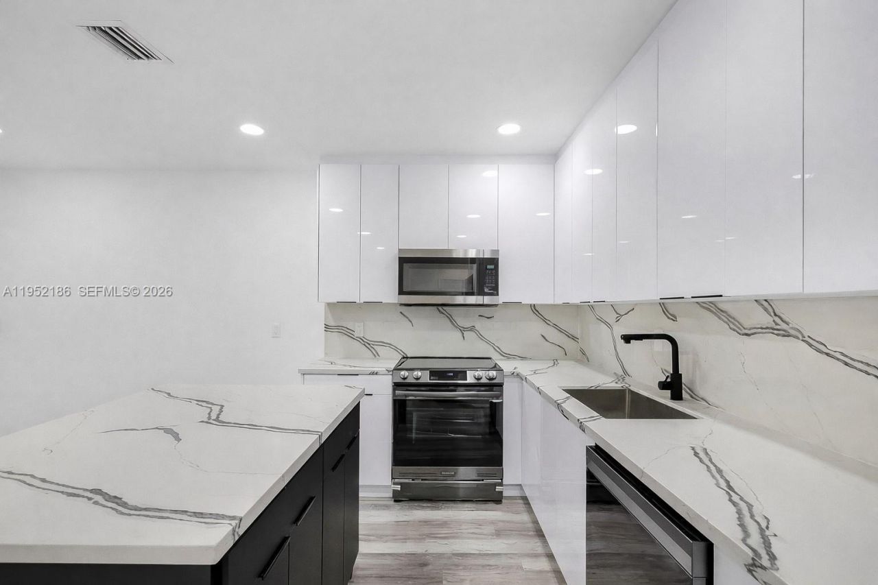 8281 NE 2nd Ct, Miami, FL 33138 Photo