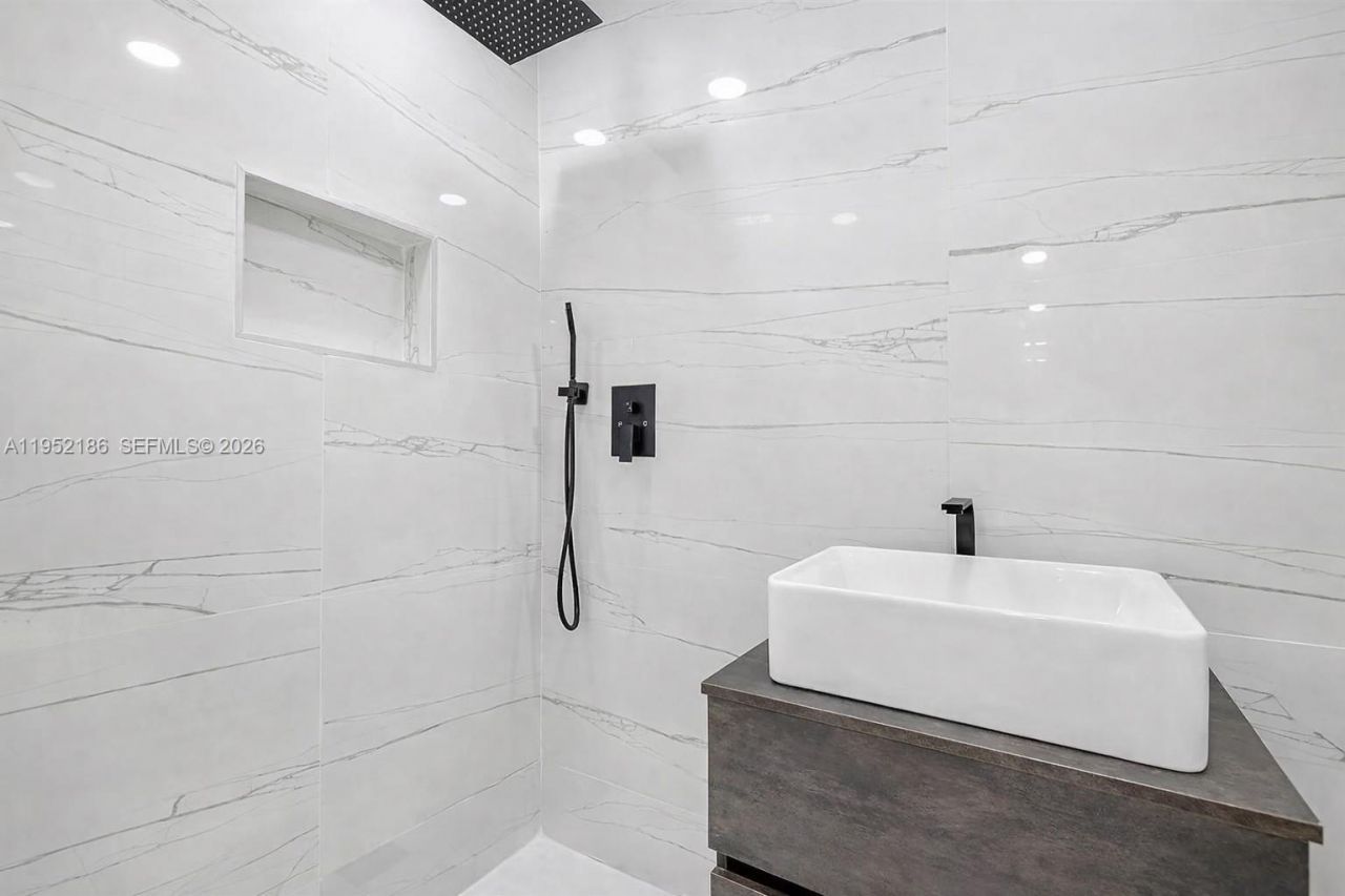 8281 NE 2nd Ct, Miami, FL 33138 Photo