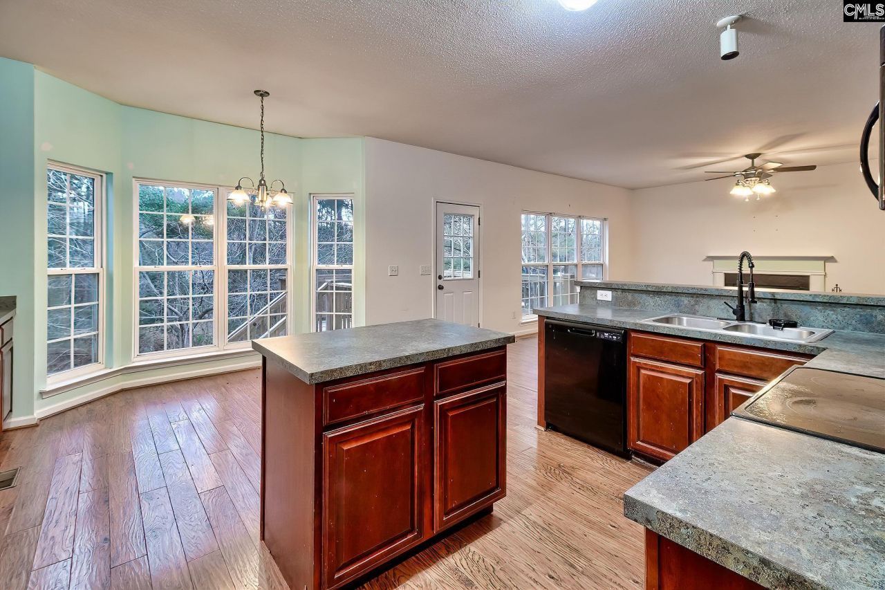 18 Persimmon Wood Court  Photo 10