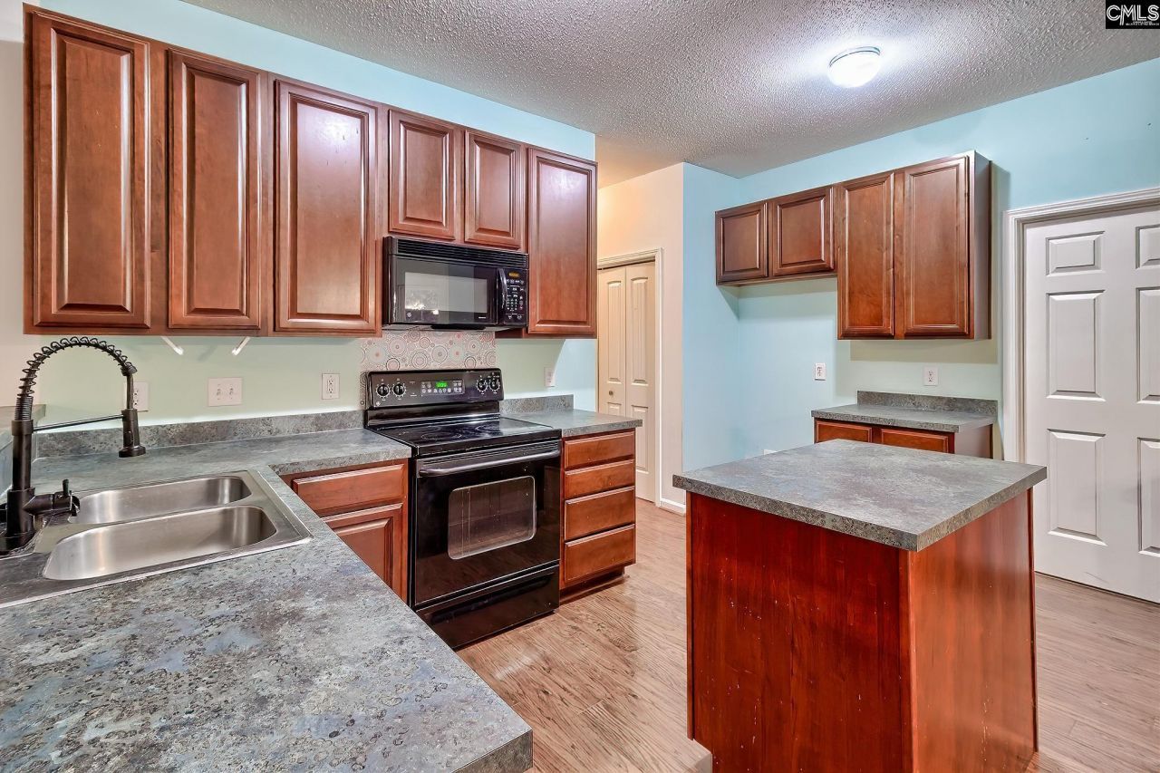 18 Persimmon Wood Court  Photo 11