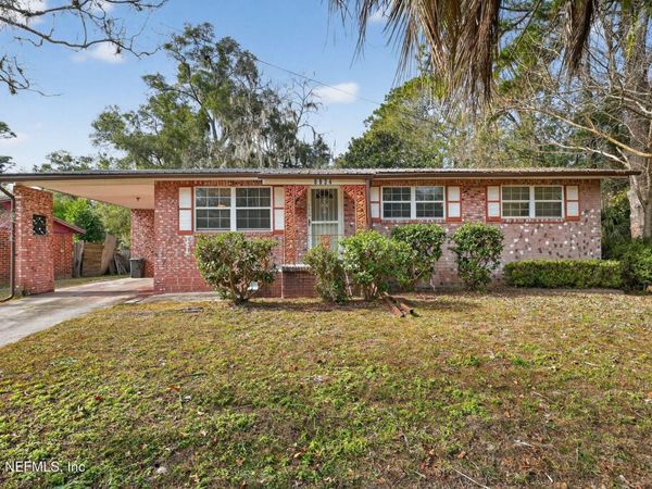 8834 CAMPHOR Drive, Jacksonville, FL 32208