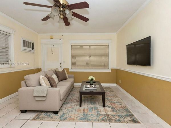 7401 Pines Blvd, Unit 222, Pembroke Pines, FL 33024