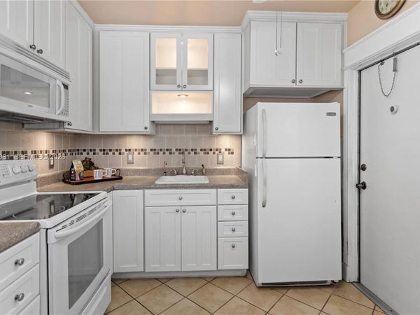 7401 Pines Blvd, Unit 222, Pembroke Pines, FL 33024