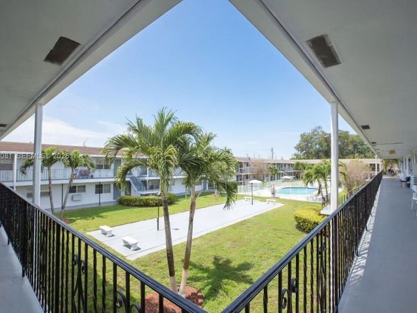 7401 Pines Blvd, Unit 222, Pembroke Pines, FL 33024