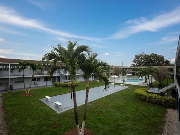 7401 Pines Blvd, Unit 222, Pembroke Pines, FL 33024