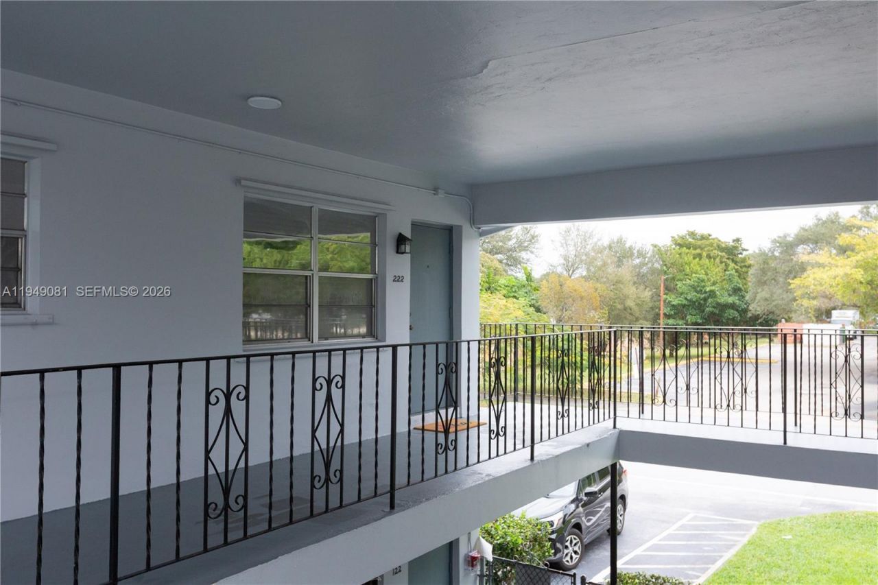 7401 Pines Blvd, Unit 222, Pembroke Pines, FL 33024 Photo