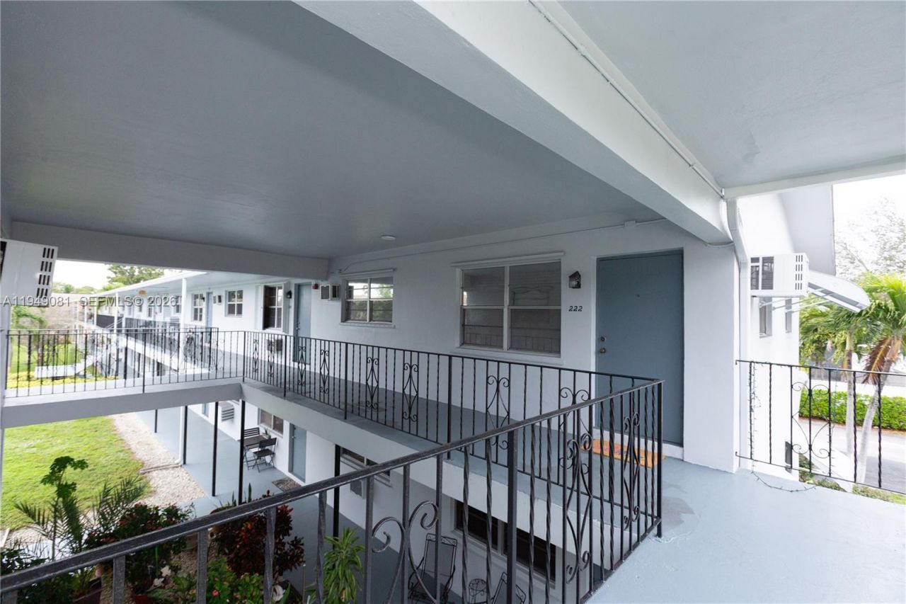 7401 Pines Blvd, Unit 222, Pembroke Pines, FL 33024 Photo