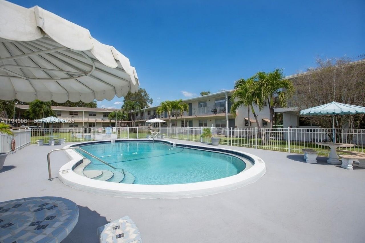 7401 Pines Blvd, Unit 222, Pembroke Pines, FL 33024 Photo