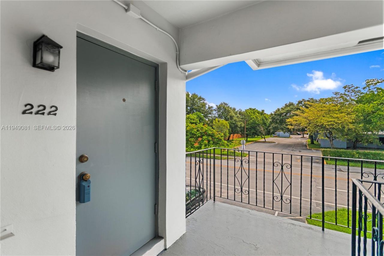 7401 Pines Blvd, Unit 222, Pembroke Pines, FL 33024 Photo