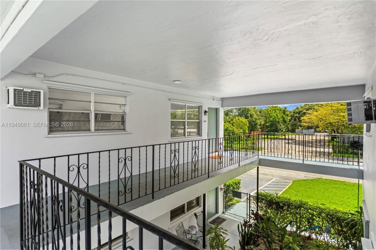 7401 Pines Blvd, Unit 222, Pembroke Pines, FL 33024 Photo