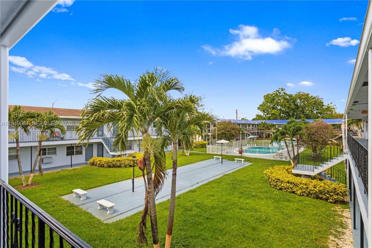 7401 Pines Blvd, Unit 222, Pembroke Pines, FL 33024 Photo