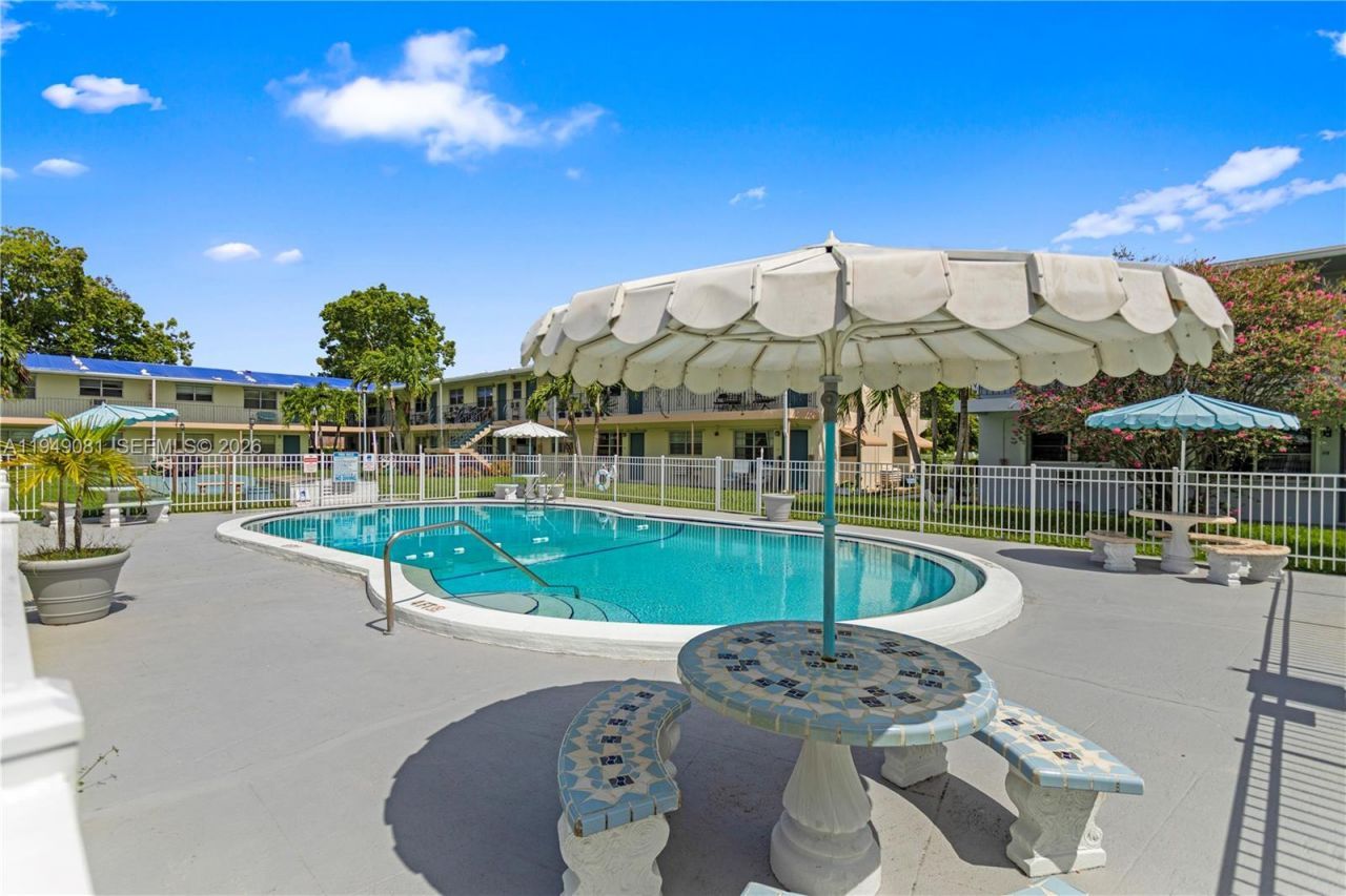 7401 Pines Blvd, Unit 222, Pembroke Pines, FL 33024 Photo