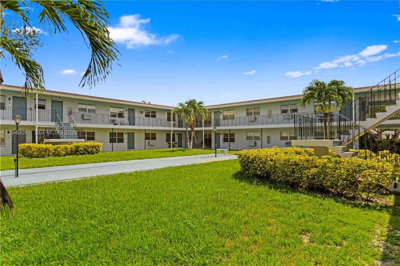 7401 Pines Blvd, Unit 222, Pembroke Pines, FL 33024 Photo