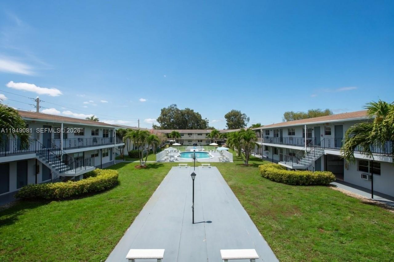 7401 Pines Blvd, Unit 222, Pembroke Pines, FL 33024 Photo