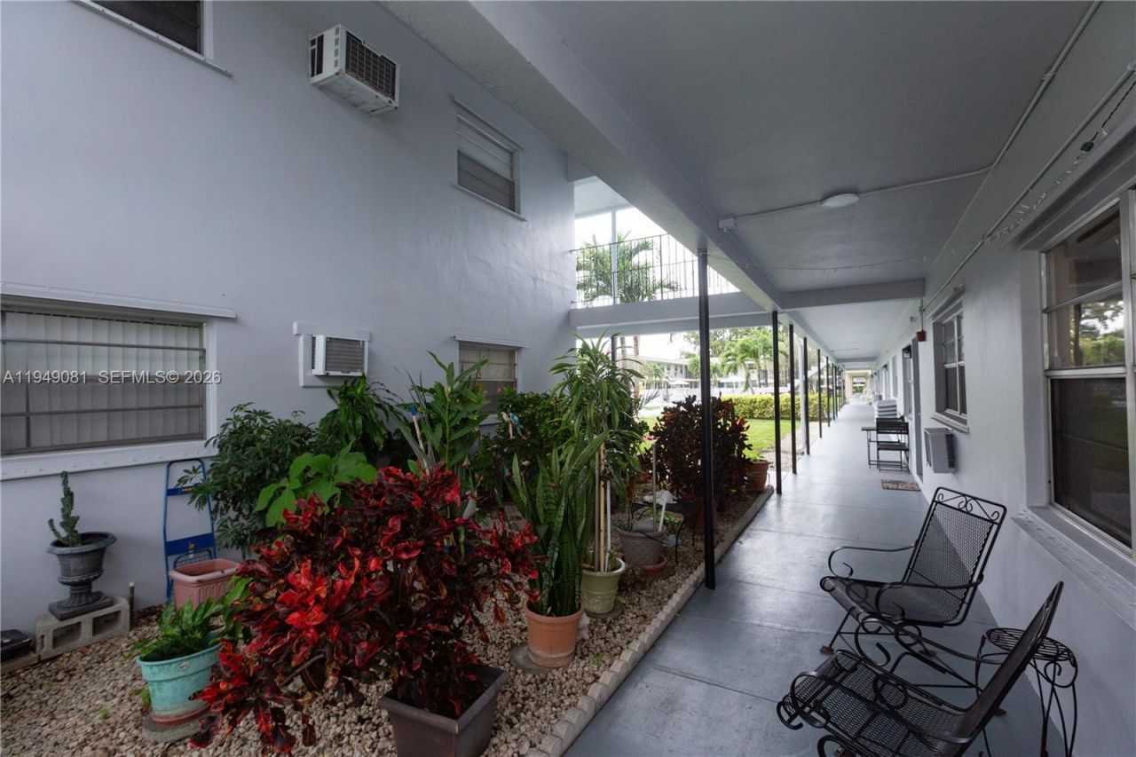 7401 Pines Blvd, Unit 222, Pembroke Pines, FL 33024 Photo