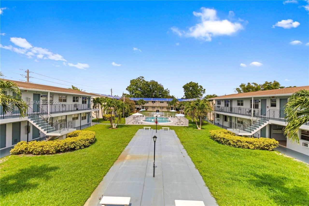 7401 Pines Blvd, Unit 222, Pembroke Pines, FL 33024 Photo
