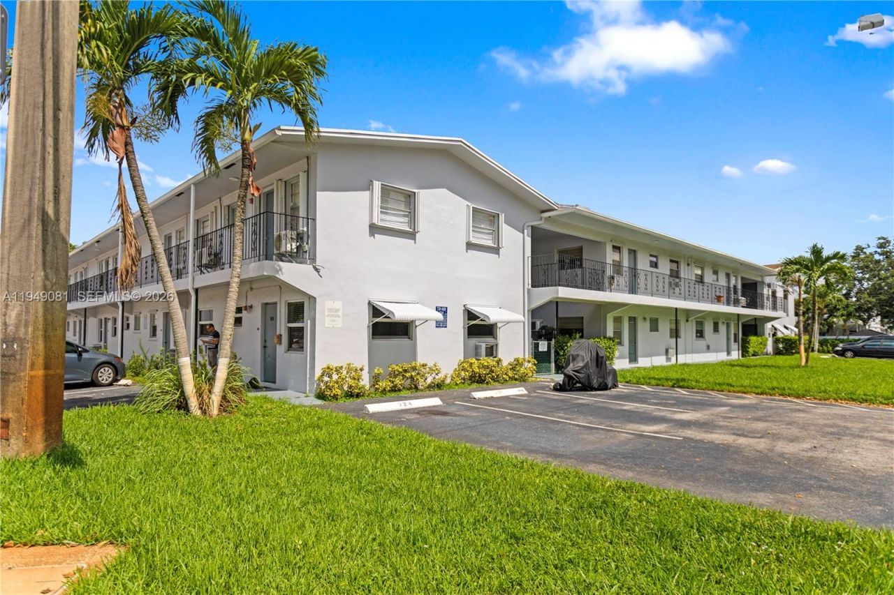 7401 Pines Blvd, Unit 222, Pembroke Pines, FL 33024 Photo