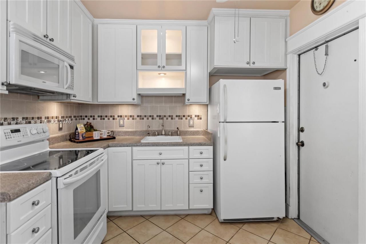 7401 Pines Blvd, Unit 222, Pembroke Pines, FL 33024 Photo