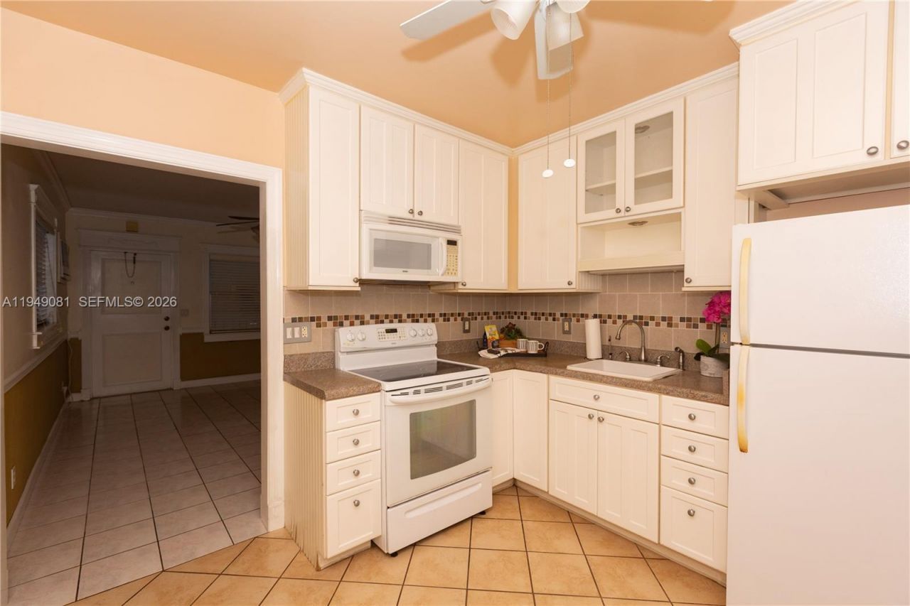 7401 Pines Blvd, Unit 222, Pembroke Pines, FL 33024 Photo