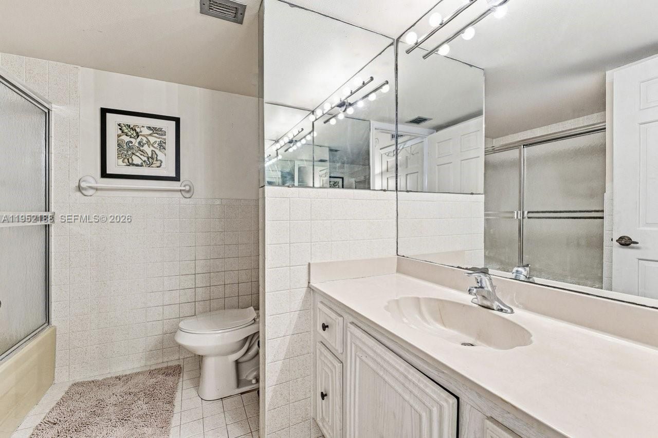 911 Ocean Dr, Unit 703, Juno Beach, FL 33408 Photo