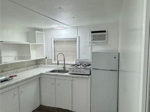 601 NE 4th Ct, Unit 7B, Hallandale Beach, FL 33009