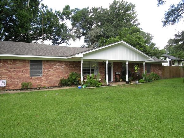 101 N Meadowbrook Drive, Overton, TX 75684