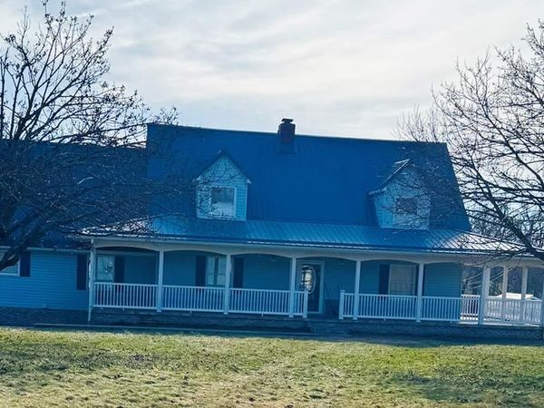 202 Racetrack Rd, MOUNT HOPE, WV 25880