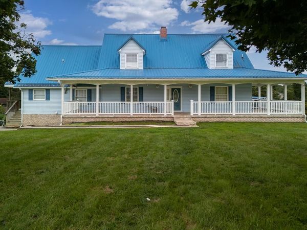 202 Racetrack Rd, MOUNT HOPE, WV 25880