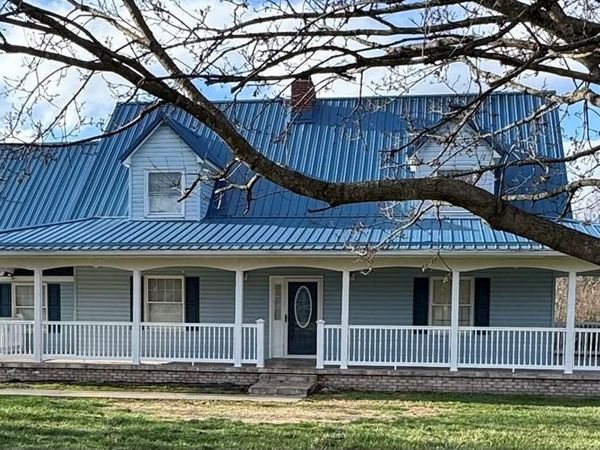 202 Racetrack Rd, MOUNT HOPE, WV 25880