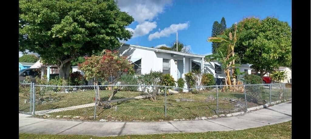 1060 W 26th Court, Riviera Beach, FL 33404 Photo