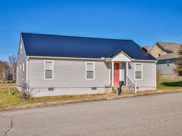 150 W Locust Street , Dresden, TN 38225