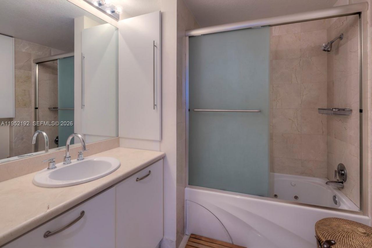 6515 Collins Ave , Unit 1804, Miami Beach, FL 33141 Photo