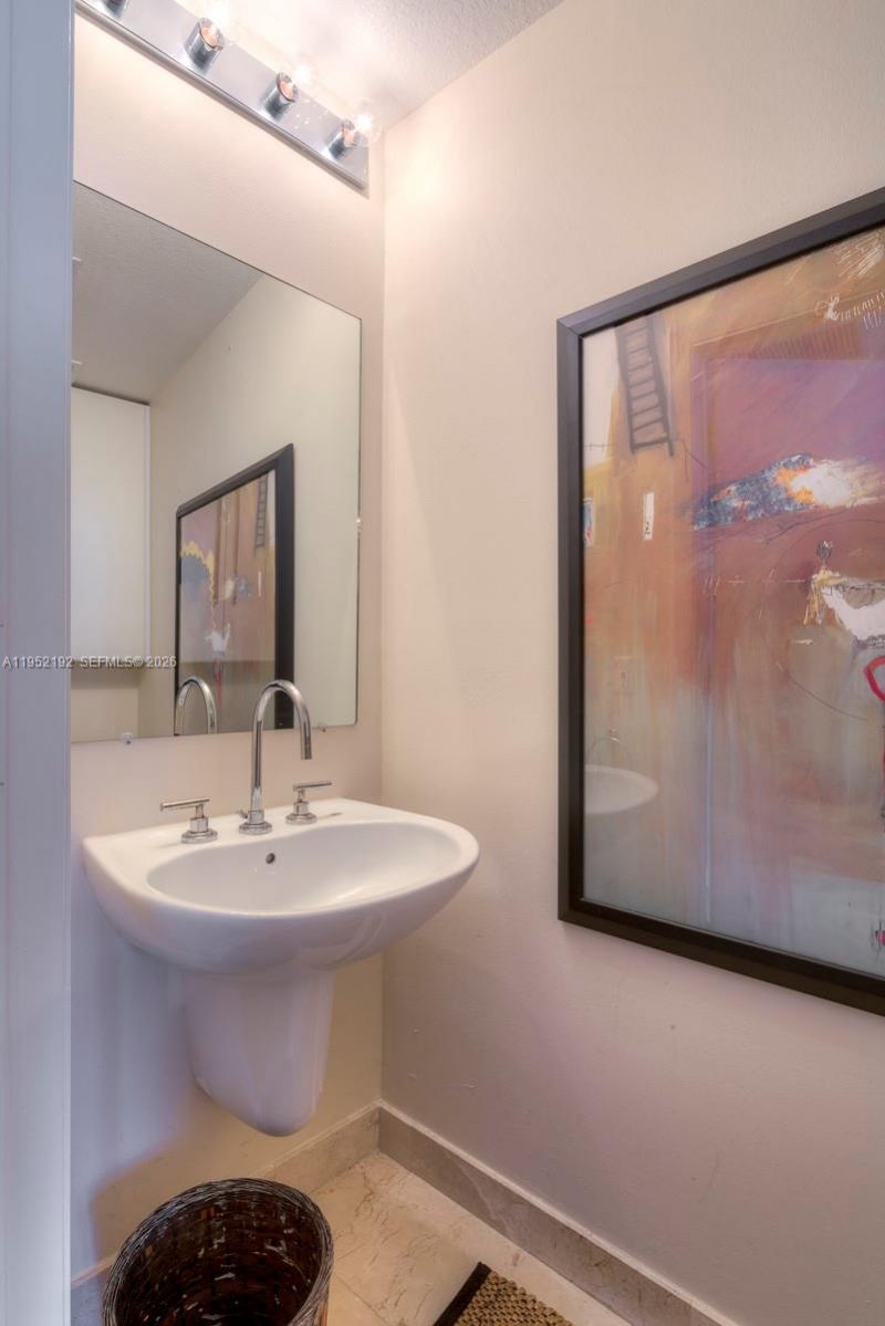 6515 Collins Ave , Unit 1804, Miami Beach, FL 33141 Photo