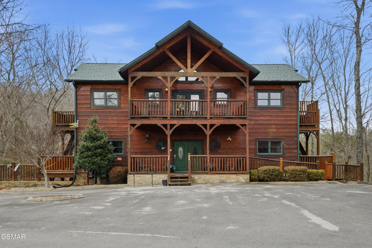 319 Poplar Point Way, Gatlinburg, TN 37738 Main Photo