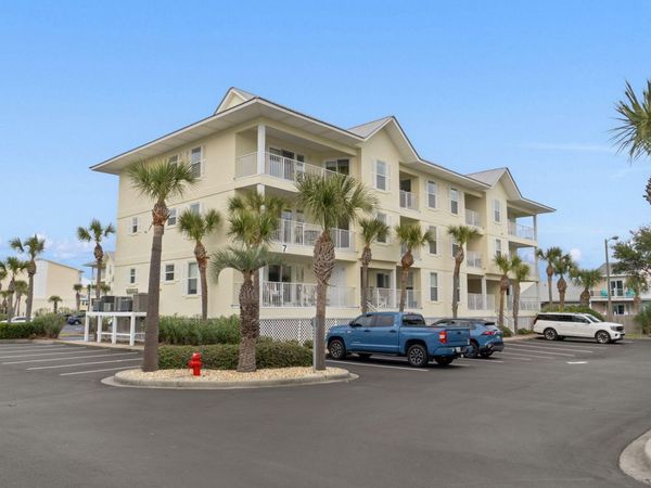 8436 Gulf Boulevard, UNIT 721, Navarre, FL 32566