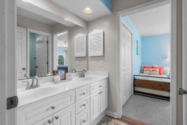 300 Shorehaven Dr. Photo 14