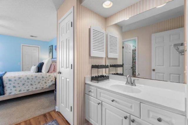 300 Shorehaven Dr. Photo 22