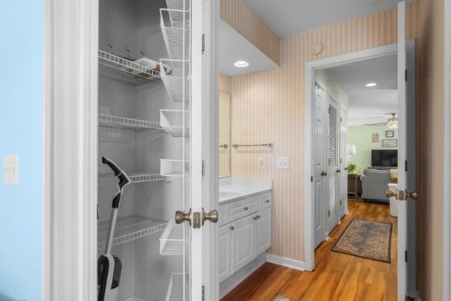 300 Shorehaven Dr. Photo 24