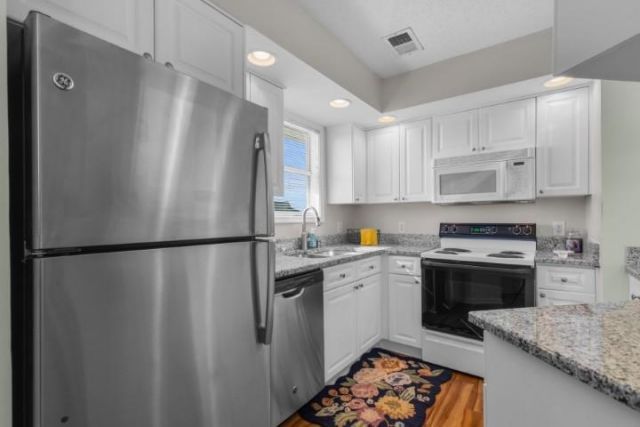 300 Shorehaven Dr. Photo 7