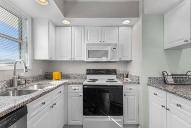 300 Shorehaven Dr. Photo 8