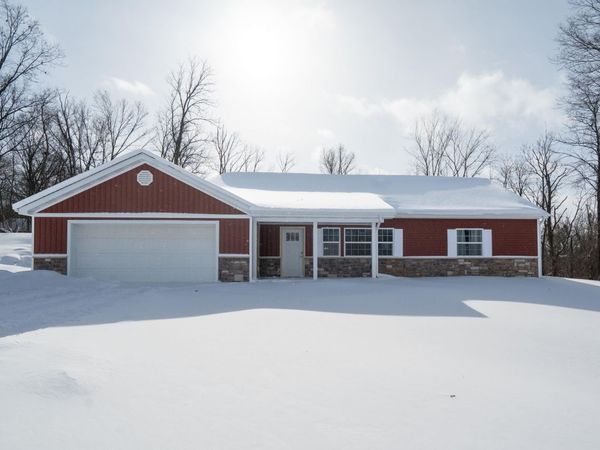 2824 E B Avenue, Plainwell, MI 49080
