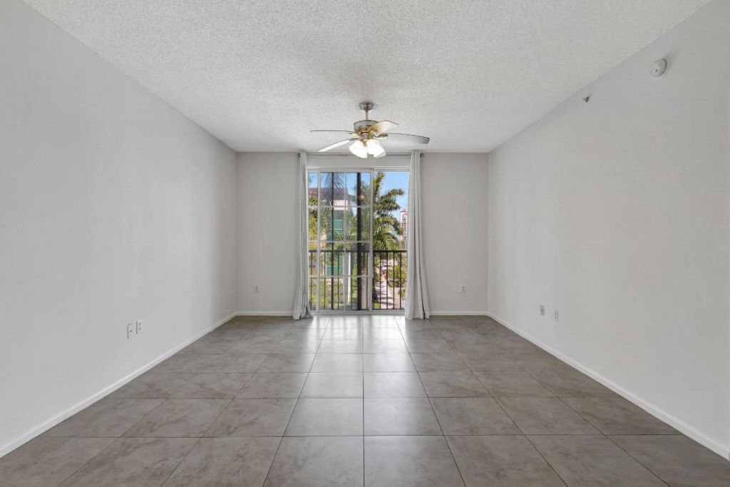 720 S Sapodilla Avenue, Unit 303, West Palm Beach, FL 33401 Photo