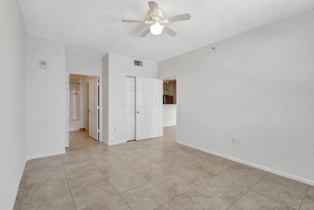 720 S Sapodilla Avenue, Unit 303, West Palm Beach, FL 33401 Photo