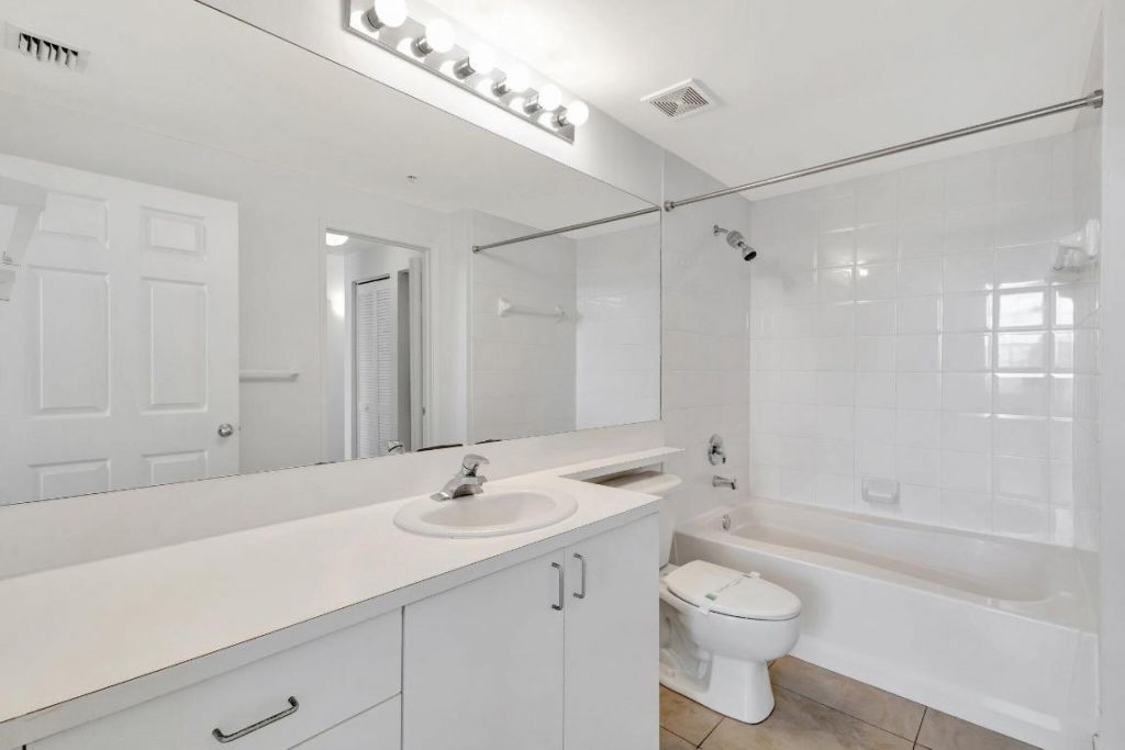 720 S Sapodilla Avenue, Unit 303, West Palm Beach, FL 33401 Photo